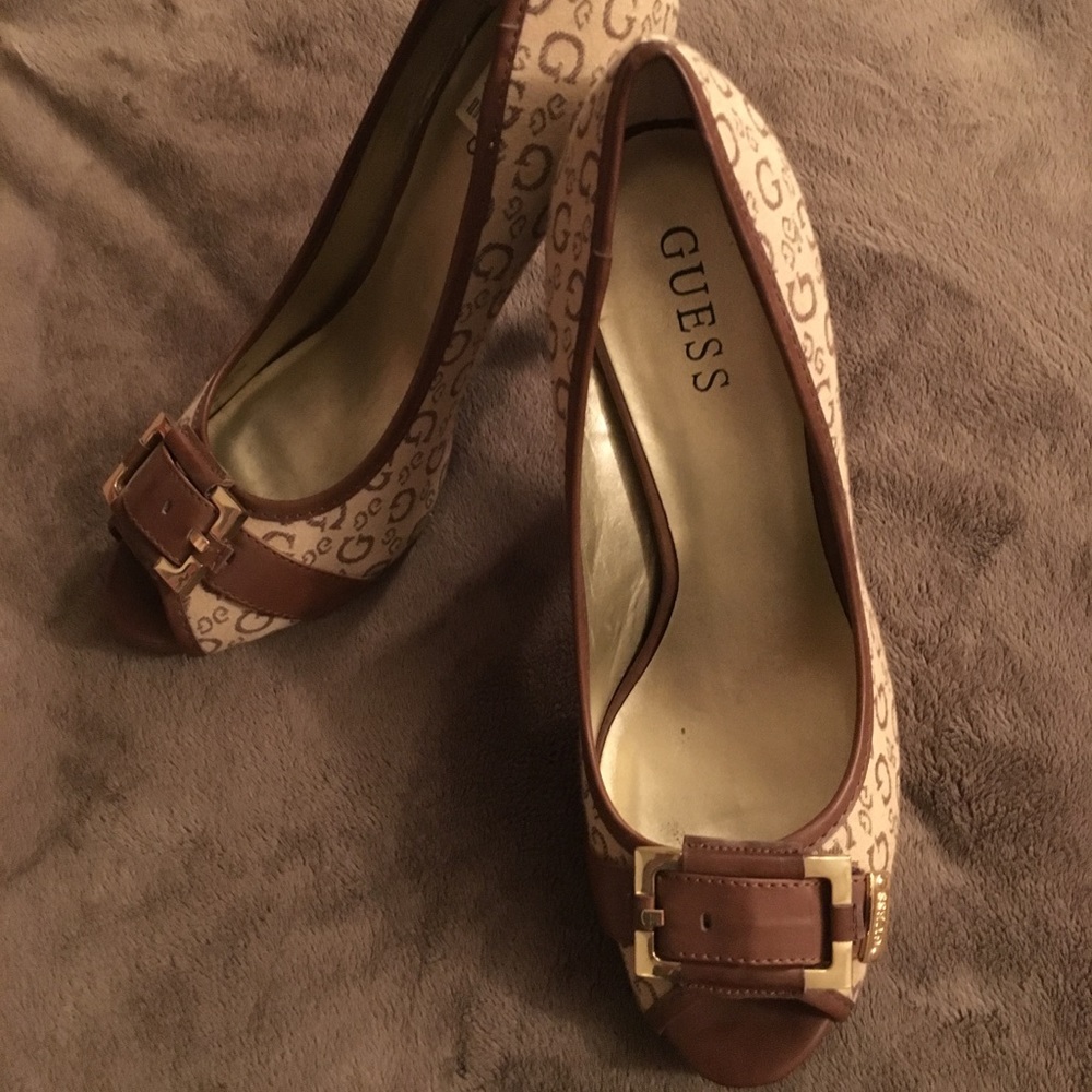 Guess Brown & Cream Open Toe Pumps - size 9